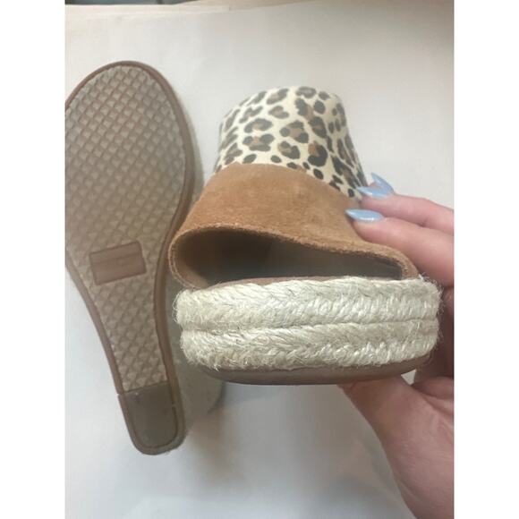 Toms Tan and Leopard Print Open Toe Jute Base Wedge - Picture 4 of 6